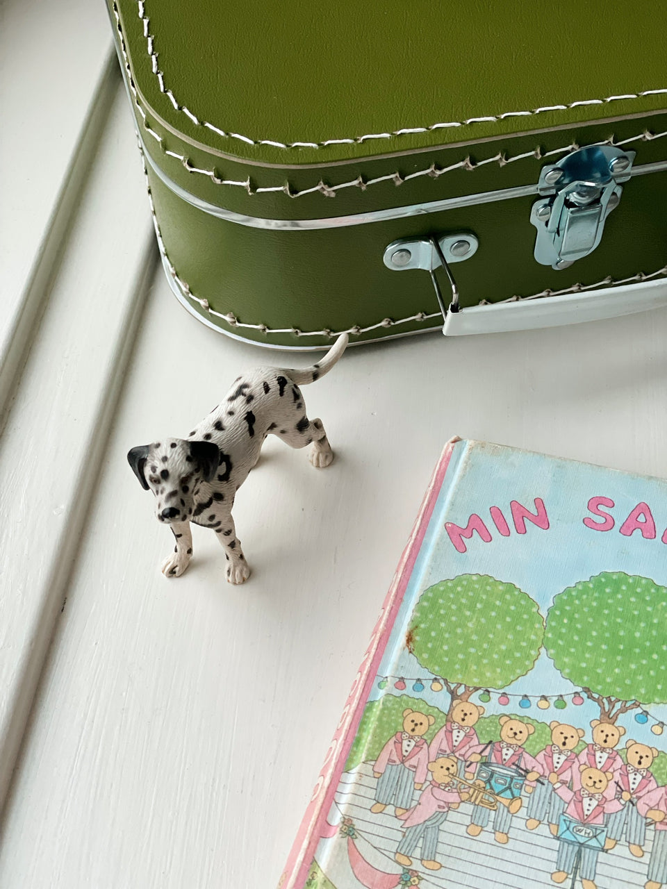 Cardboard Suitcase Green - 35cm