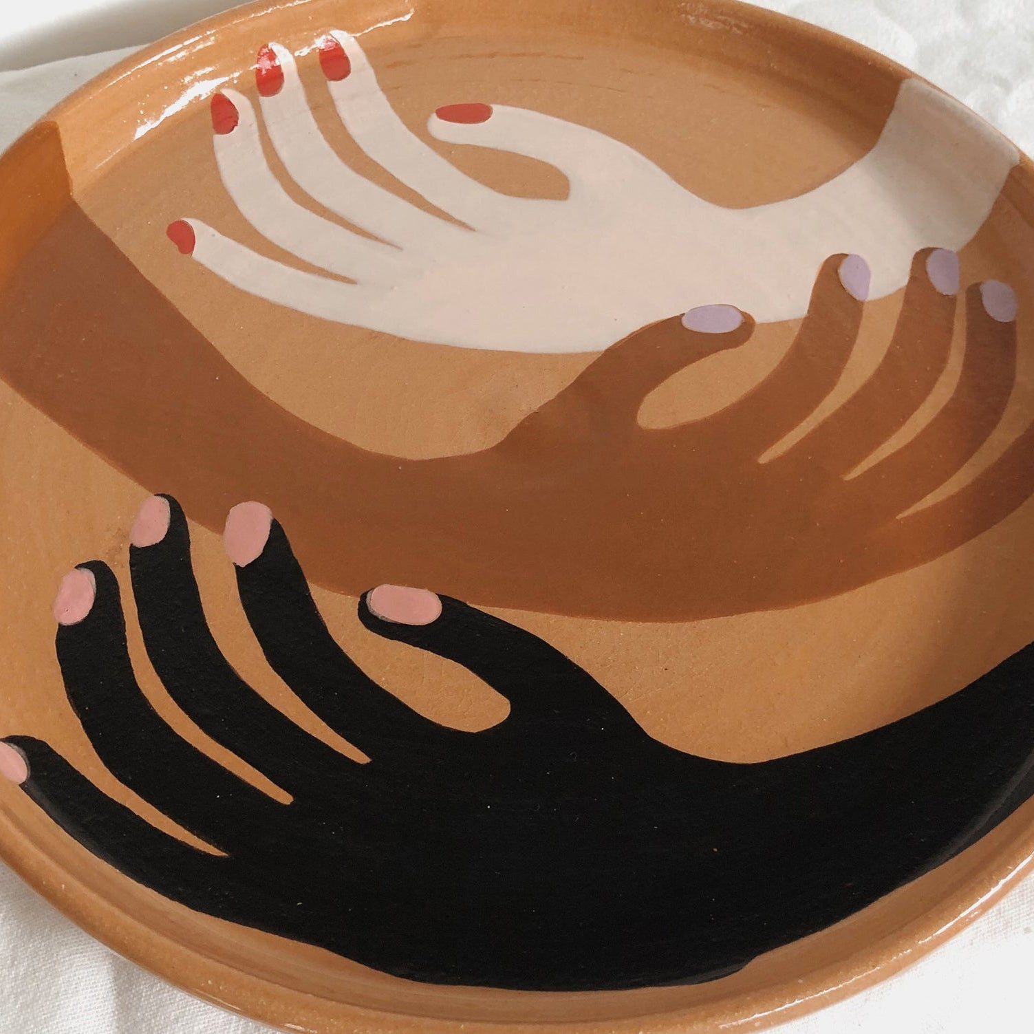 Plate with 3 hands (25 cm)